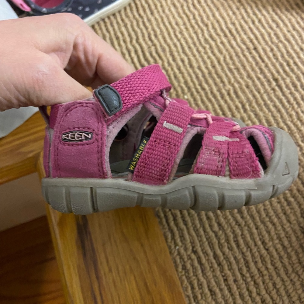 Size 4 toddler seacamp sandal/watershoe